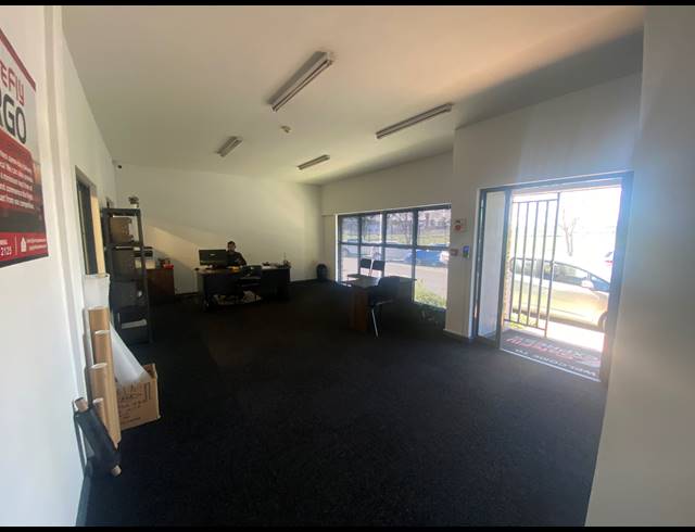 404M² WAREHOUSE TO LET IN AIRPORT INDUSTRIA